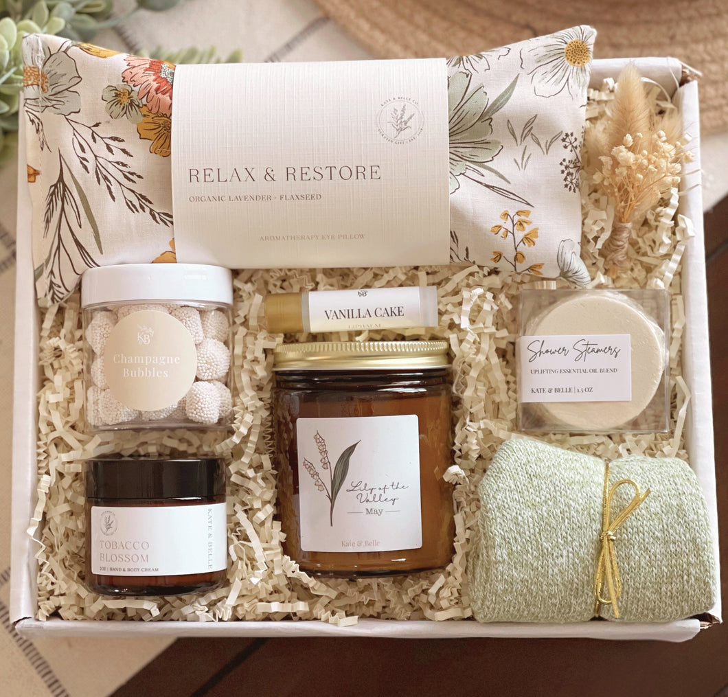 FLOWER MONTH CANDLE GIFT • Self Care Spa Gift Box • Birth Month Candle Gift Box • New Baby Month Candle Gift • Anniversary Month Candle • Spa Gift Box • Pamper Her