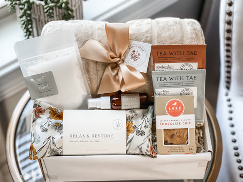 WARM AND COZY GIFT BOX - Kate and Belle